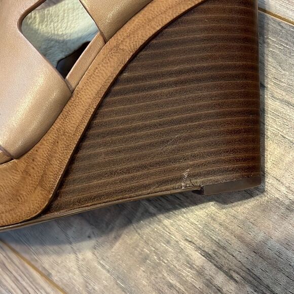 MICHAEL Michael Kors Tan Wooden Platform Wedge Gold Buckle 7.5 - Picture 11 of 11